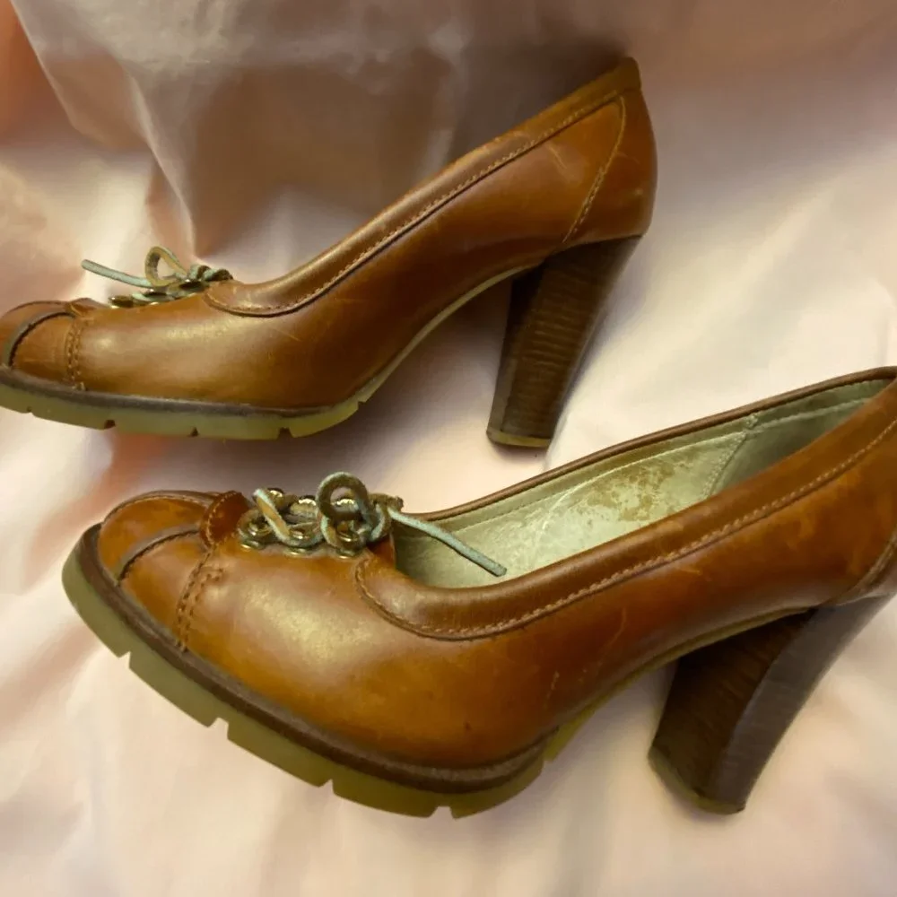 EUC Vintage Michael Kors Winter Warrior Leather Stacked Heels-8 1/2 - Picture 15 of 16